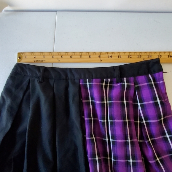 Hot Topic Color Blocked Pleated Skirt Size L Purple Plaid Mini with Pockets - Picture 4 of 9